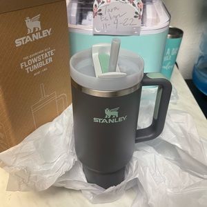 BNIB Stanley 40 oz Tumbler in Charcoal